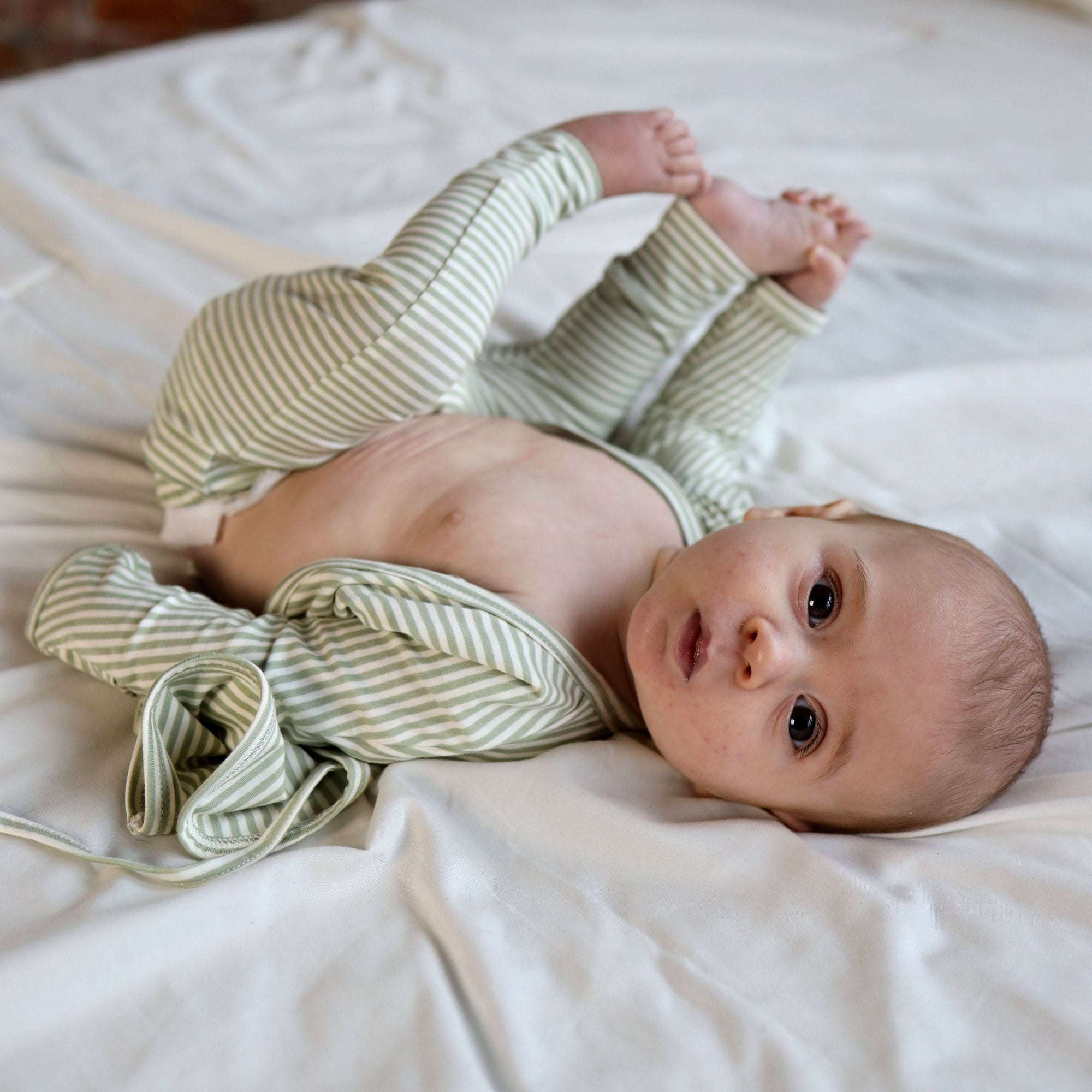 Skin-to-Skin Contact: Bonding And Brain Development For Baby Bonsie Skin to Skin Babywear | Made for Bonding